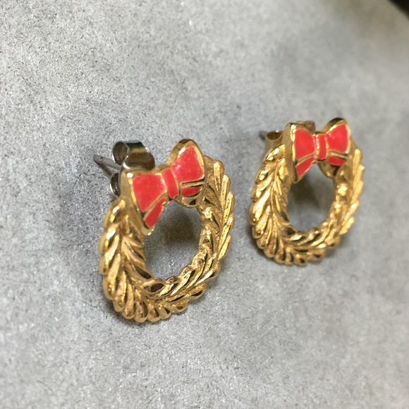 Vintage Gold Tone Christmas Wreath Earrings - Picture 3 of 7